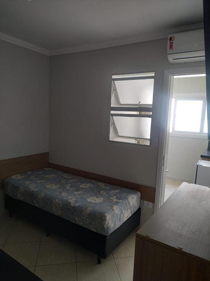 Kitnet Asturias 51B No Ed. Guariata, Proximo A Praia Das Asturias Em Γκουαρούχα Εξωτερικό φωτογραφία
